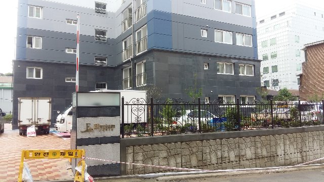 내풍압고속셔터_송파구 APT주차장입구4.jpg
