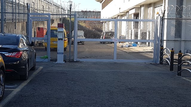 슬라이딩도어(김포공항 외부주차장).jpg